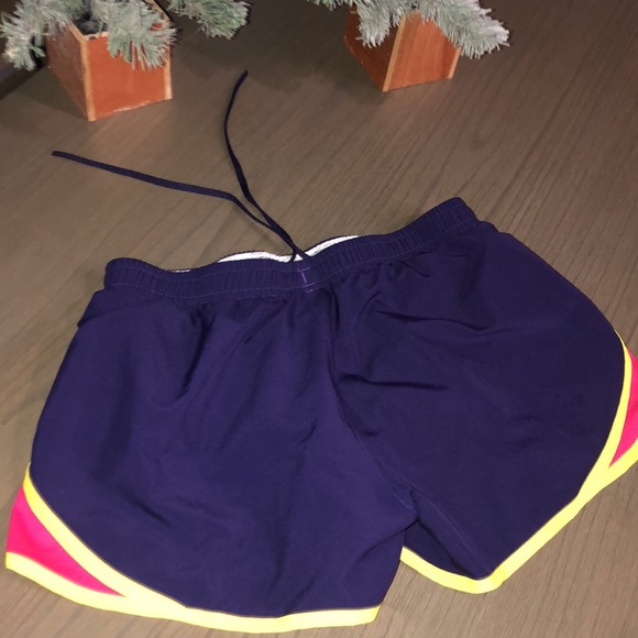 Under Amour 💜 heat gear shorts Sz med MD - Picture 3 of 3